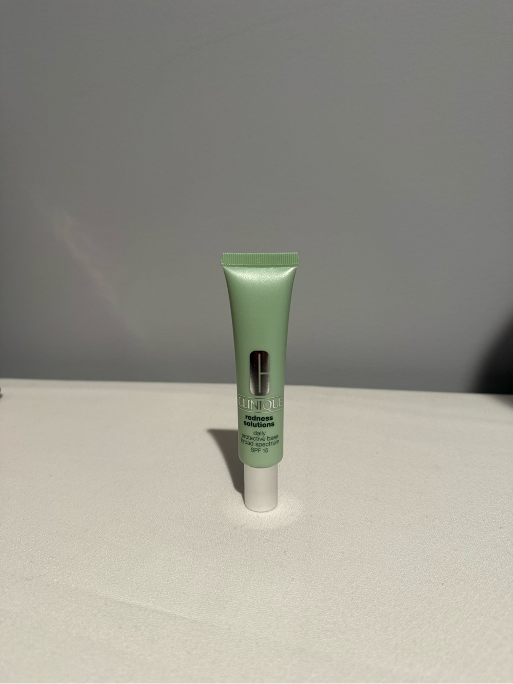 Clinique Green Redness Solutions Daily Protective Base SPF 15
